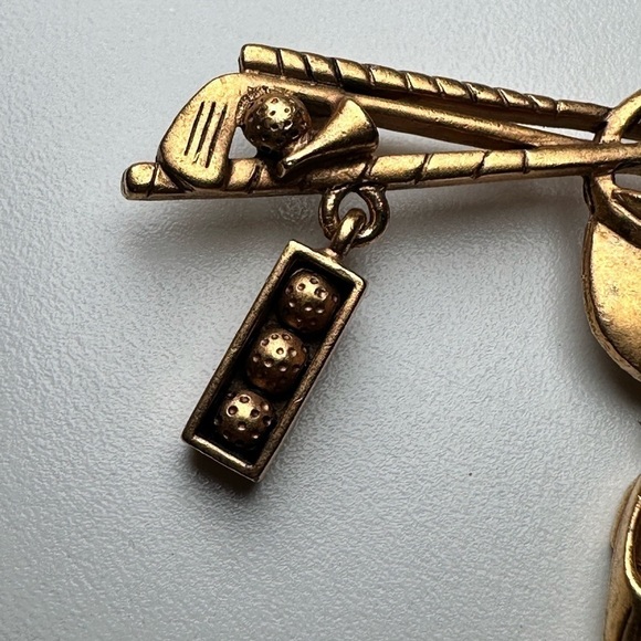 VTG Danecraft Golfer Brooch Gold Tone Dangle Shoes, Balls, Hats, Golf Clubs 0660 - Picture 4 of 10